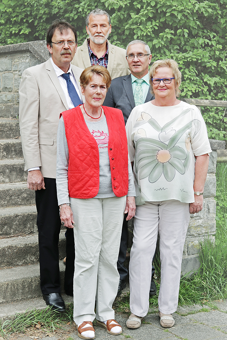 Die bisherigen Ratsvertreter Peter Rauw und Peter Braun bilden mit Dirk Stoff, Margrit Heinbach-Losenhausen und Angelika Böhm die Spitzenmannschaft für die bevorstehende Gemeinderatswahl (Foto: K. Wallraf).